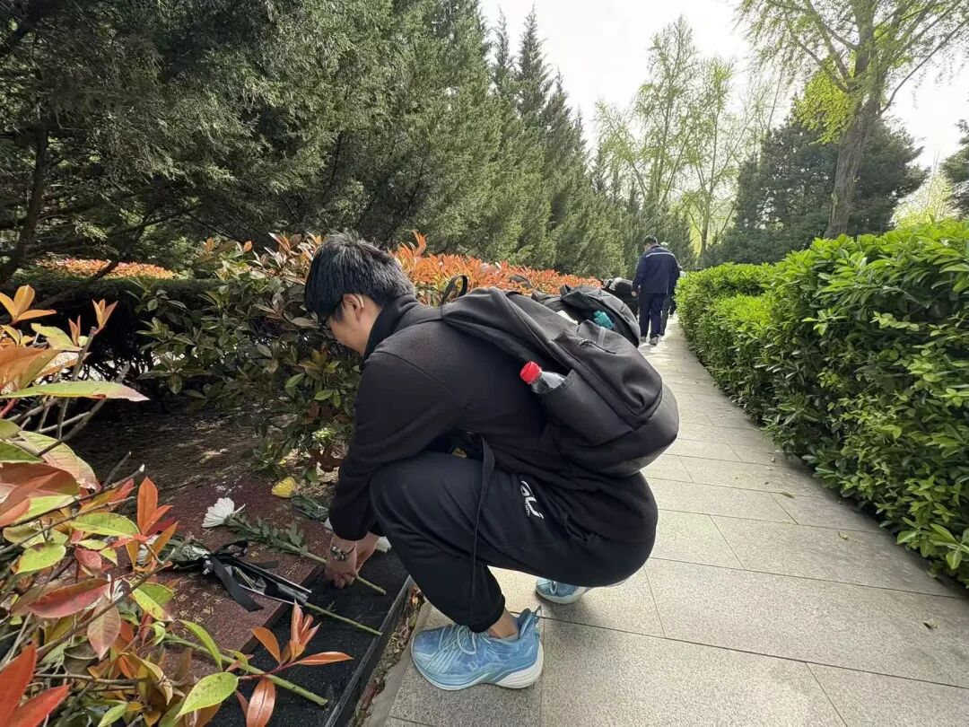 缅怀先烈