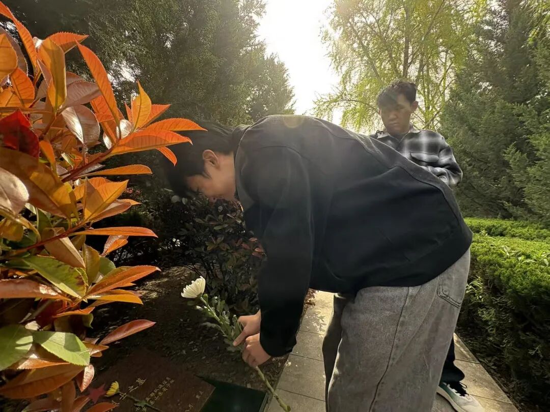 参观纪念场馆